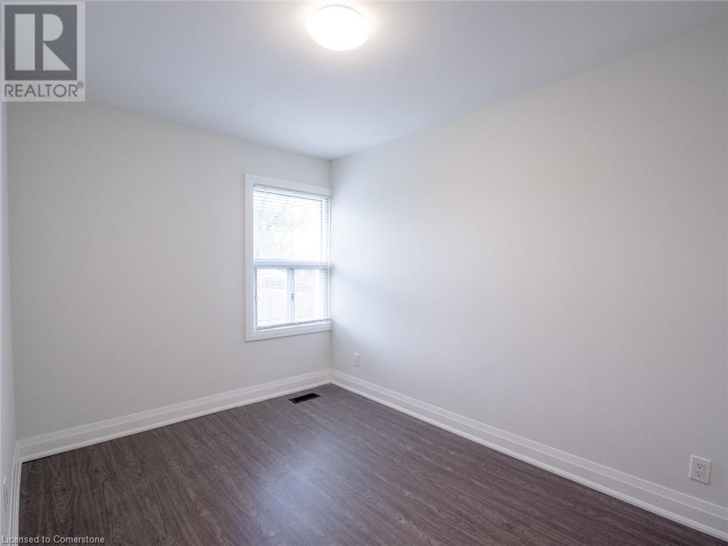 283 Parkdale Avenue N Property Photo 12