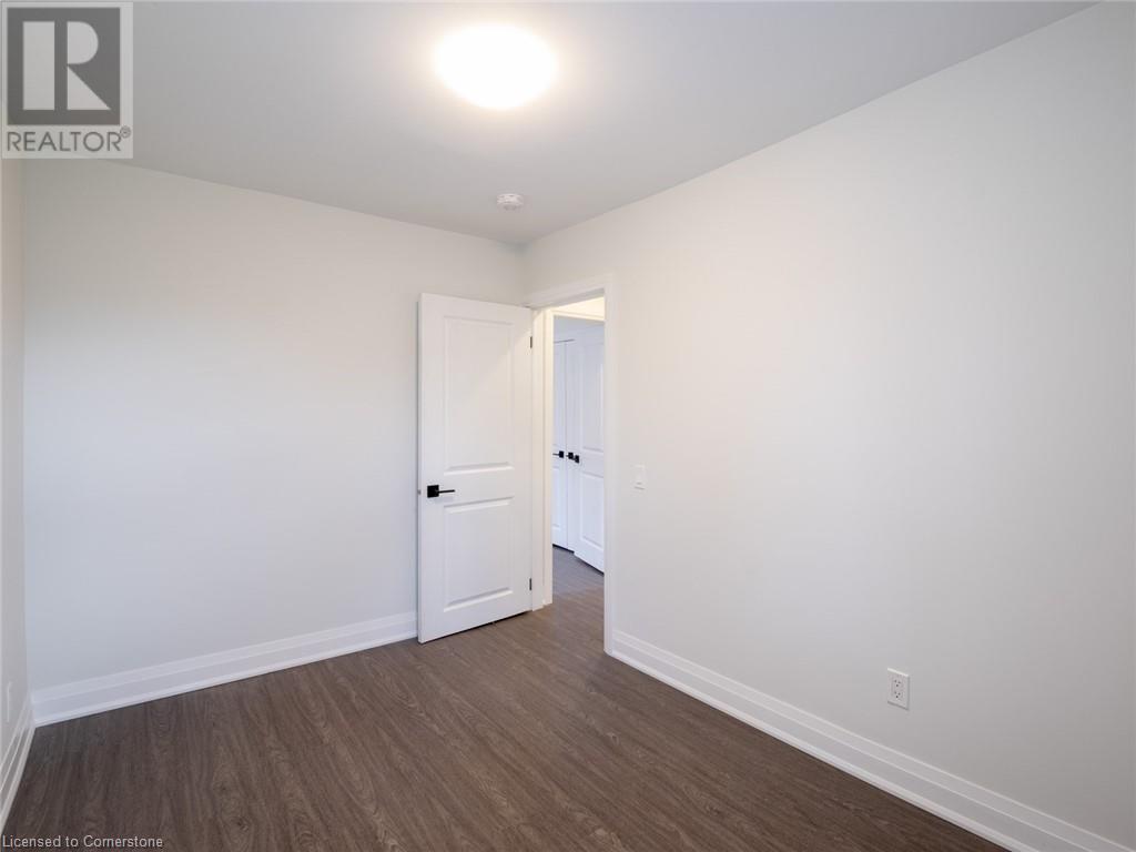 283 Parkdale Avenue N Property Photo 13
