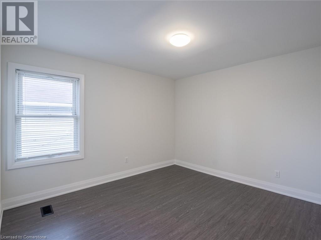283 Parkdale Avenue N Property Photo 14