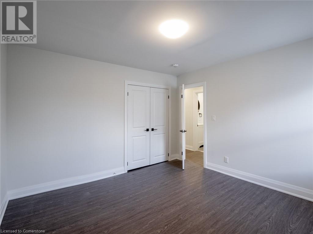 283 Parkdale Avenue N Property Photo 15
