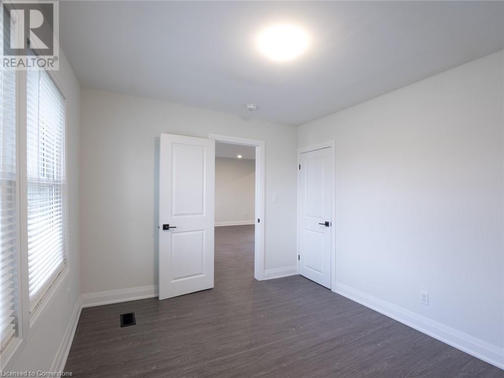 283 Parkdale Avenue N Property Photo 17