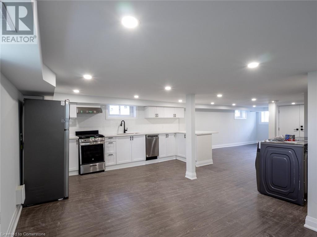 283 Parkdale Avenue N Property Photo 19