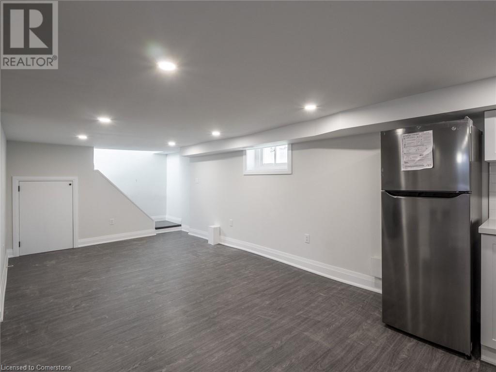 283 Parkdale Avenue N Property Photo 20