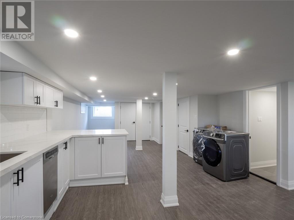 283 Parkdale Avenue N Property Photo 21