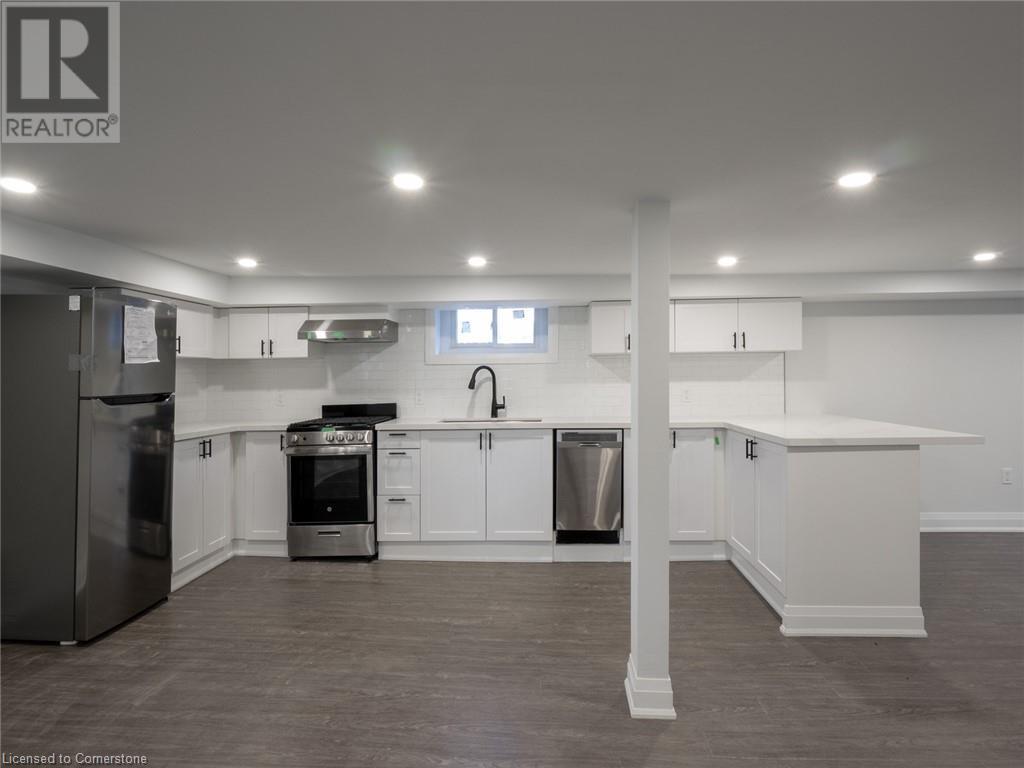 283 Parkdale Avenue N Property Photo 22