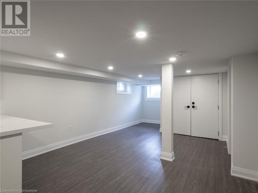 283 Parkdale Avenue N Property Photo 23