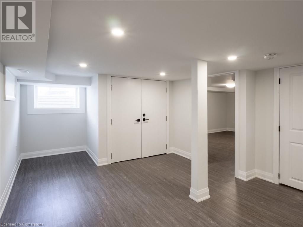 283 Parkdale Avenue N Property Photo 24
