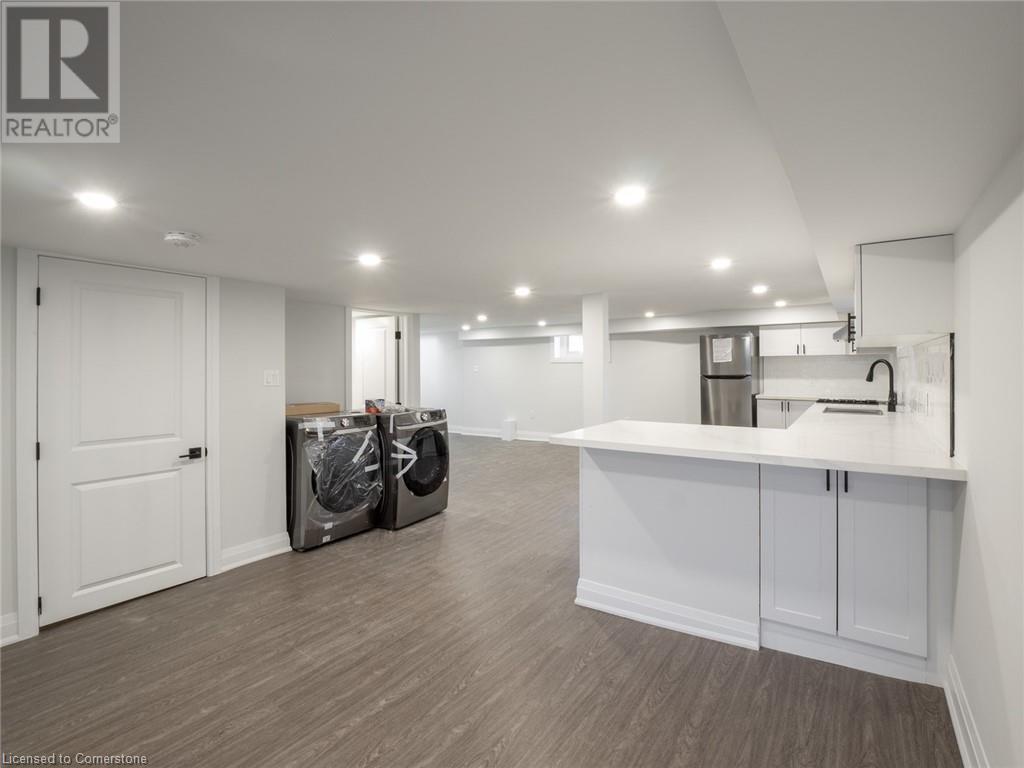 283 Parkdale Avenue N Property Photo 25