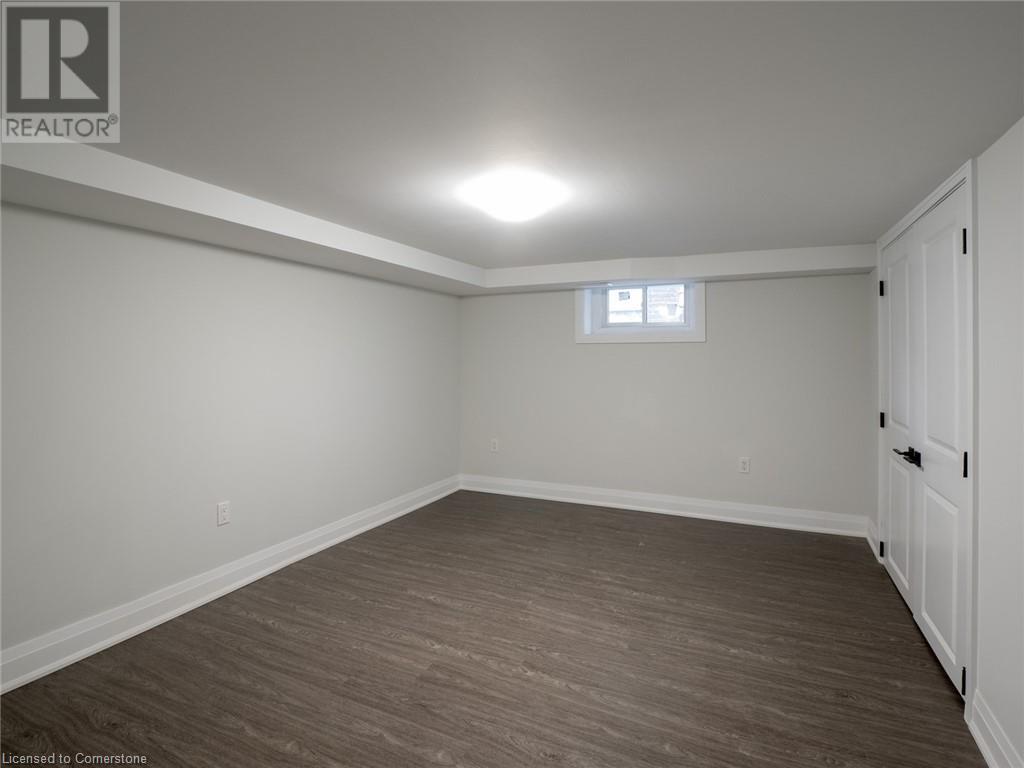 283 Parkdale Avenue N Property Photo 27