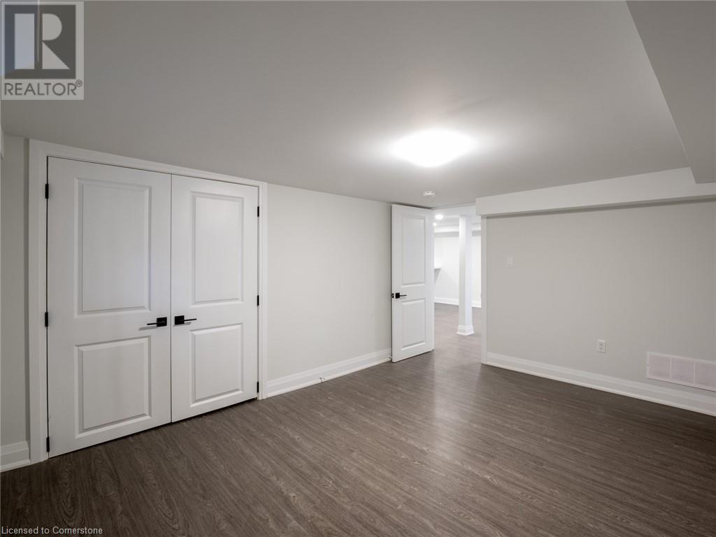 283 Parkdale Avenue N Property Photo 28