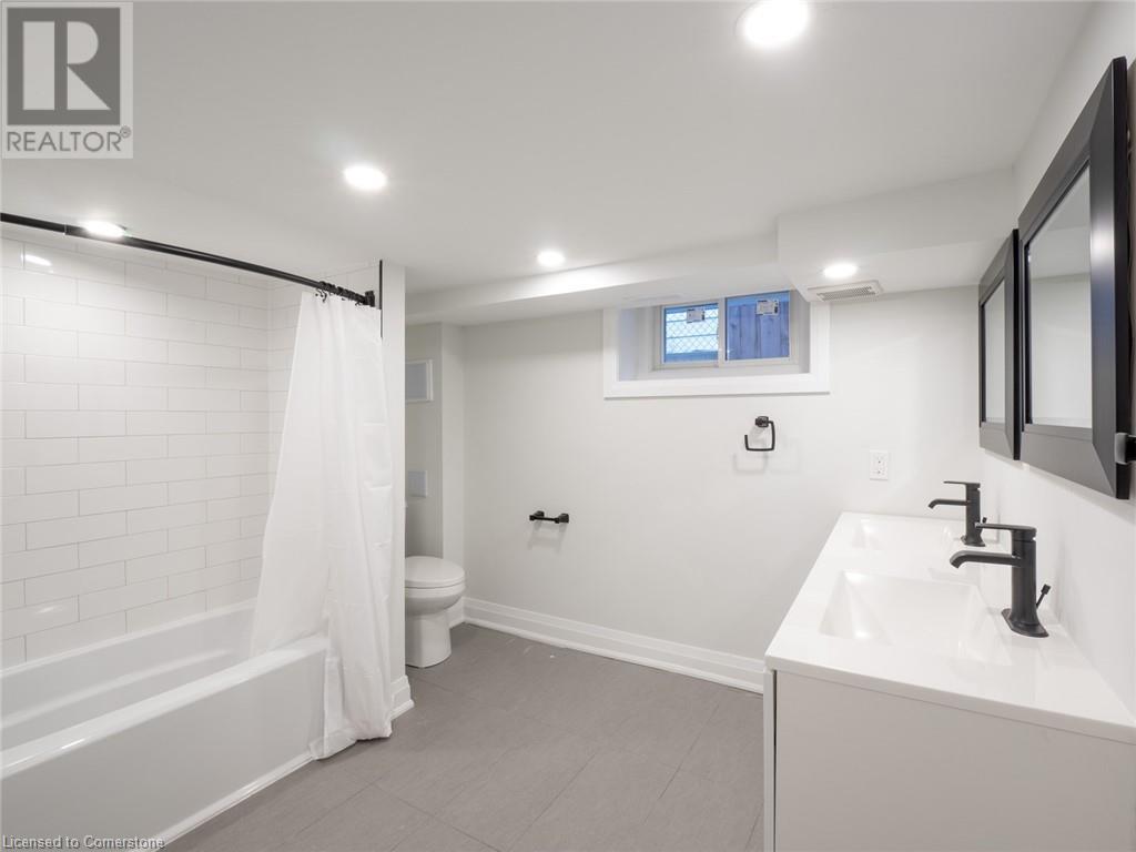 283 Parkdale Avenue N Property Photo 29