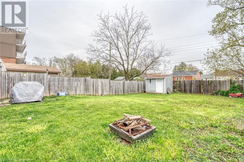 283 Parkdale Avenue N Property Photo 31