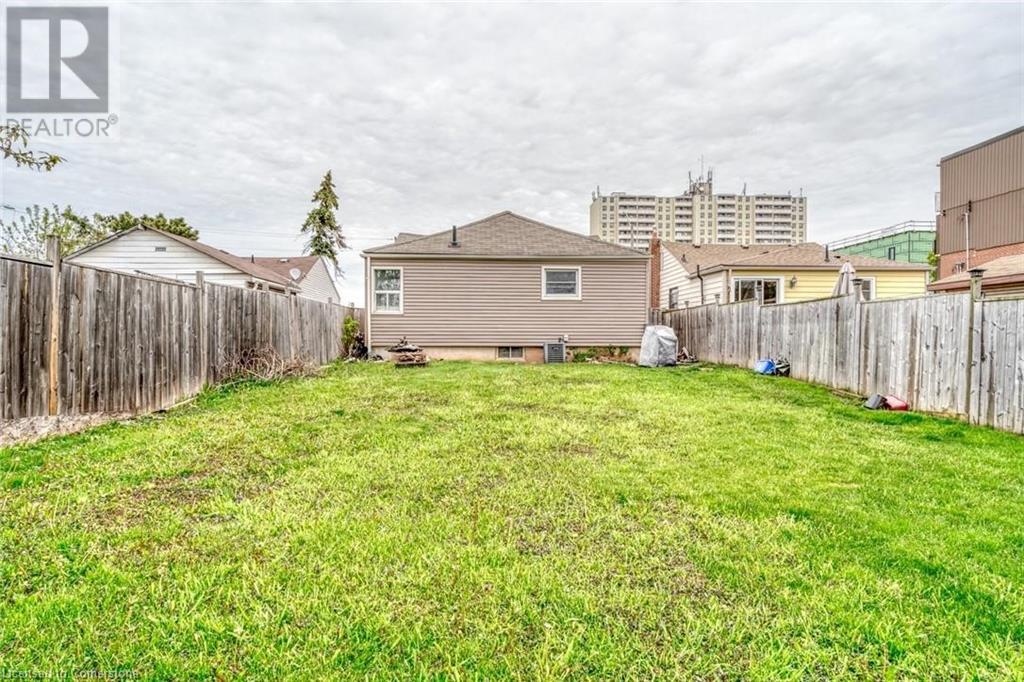 283 Parkdale Avenue N Property Photo 33