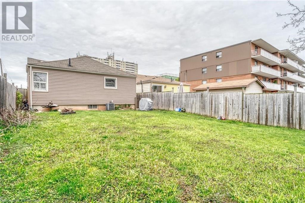 283 Parkdale Avenue N Property Photo 34