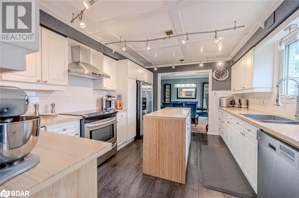 1923 10th Line Property Photo 6