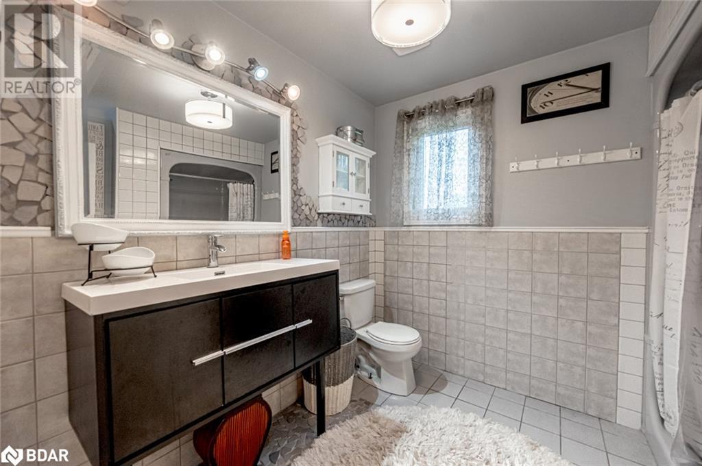 1923 10th Line Property Photo 12