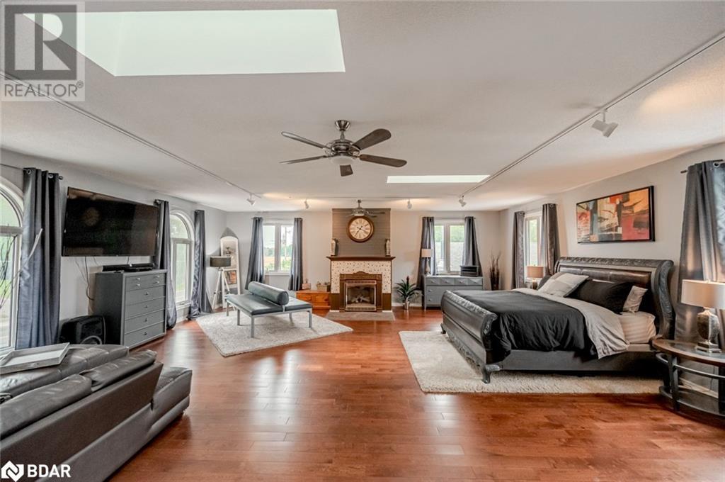 1923 10th Line Property Photo 13