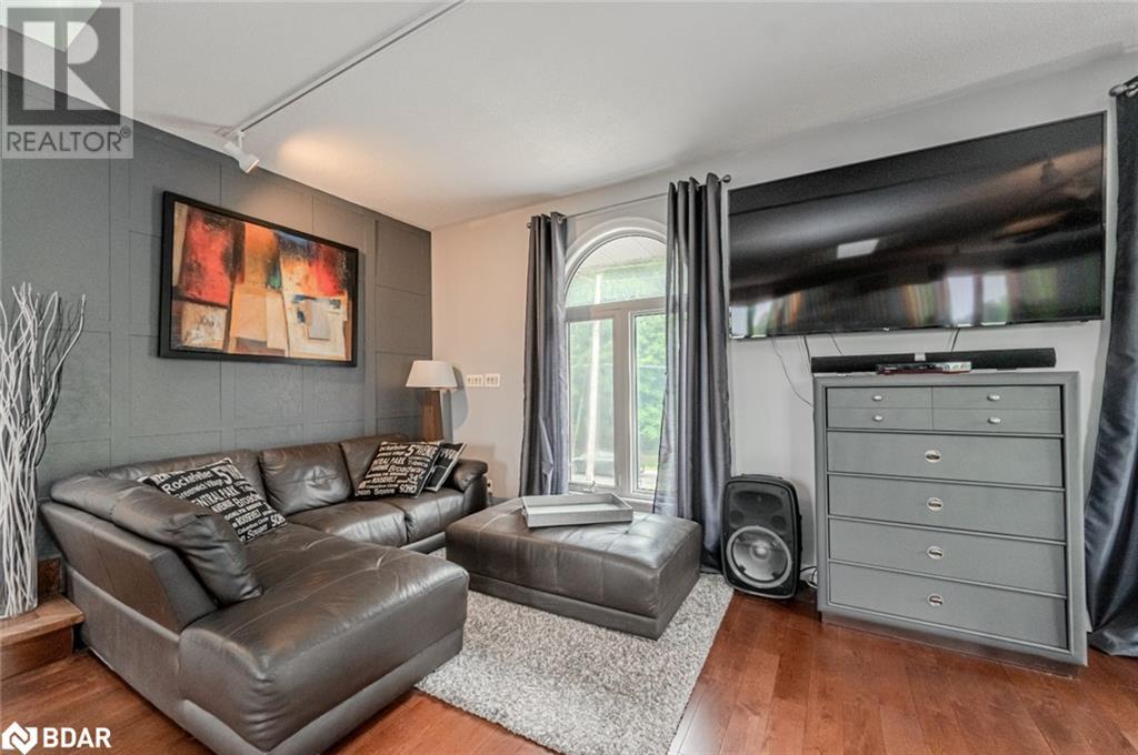 1923 10th Line Property Photo 15