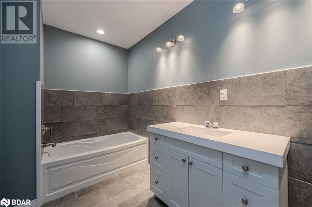 1923 10th Line Property Photo 31