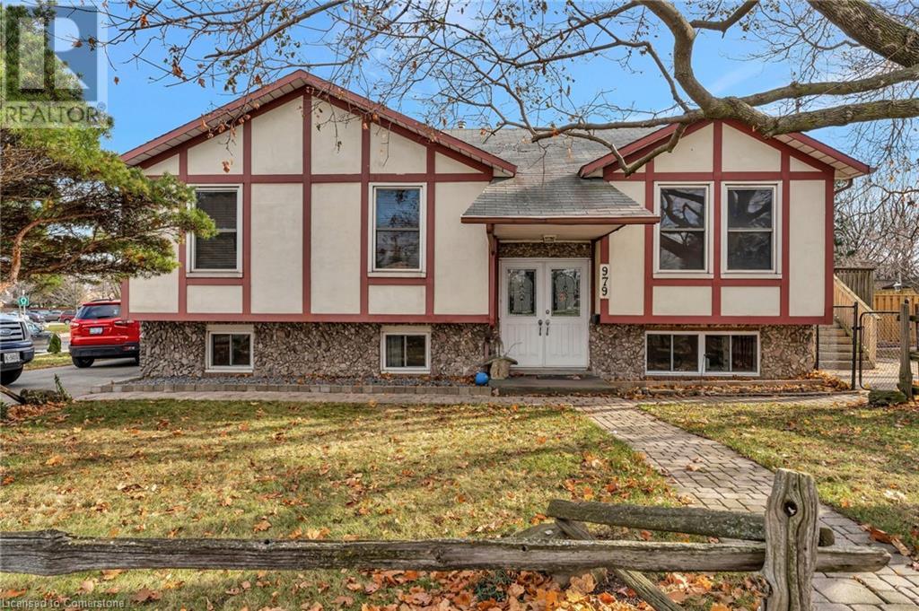 979 Garth Street Property Photo