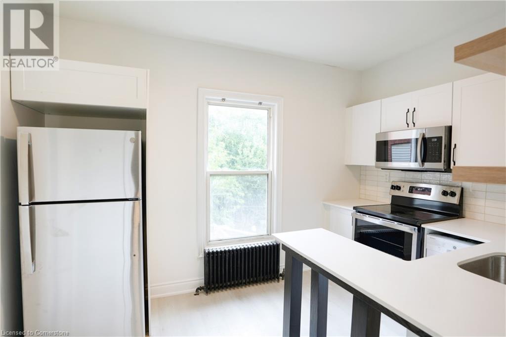 136 Macnab Street N Property Photo 12