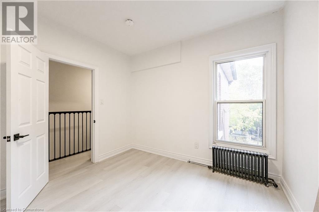 136 Macnab Street N Property Photo 13