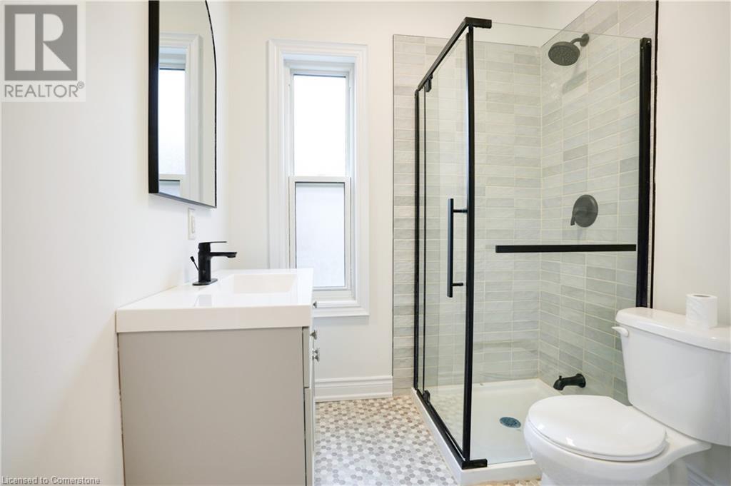 136 Macnab Street N Property Photo 14