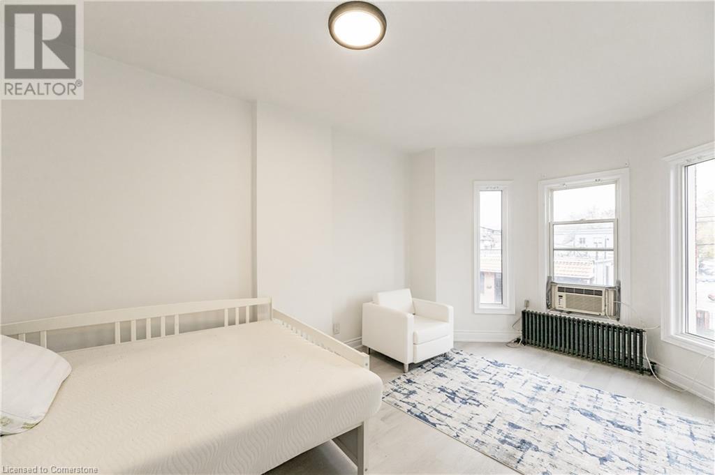 136 Macnab Street N Property Photo 18