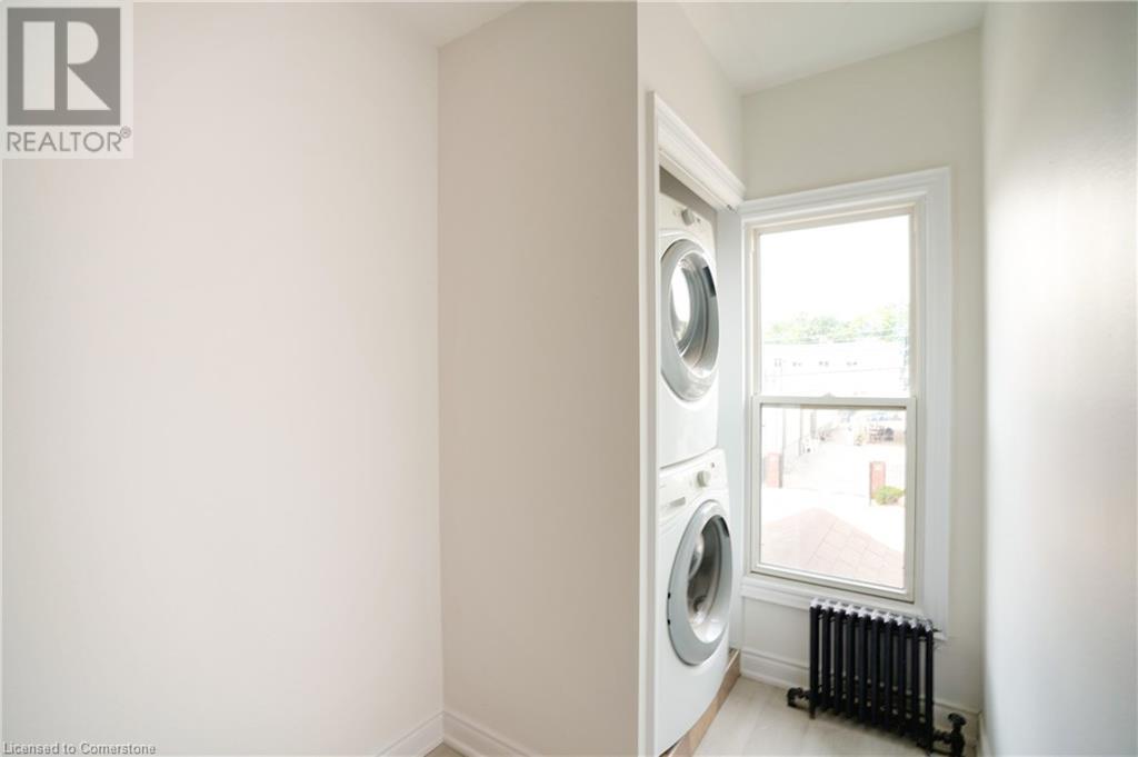 136 Macnab Street N Property Photo 22