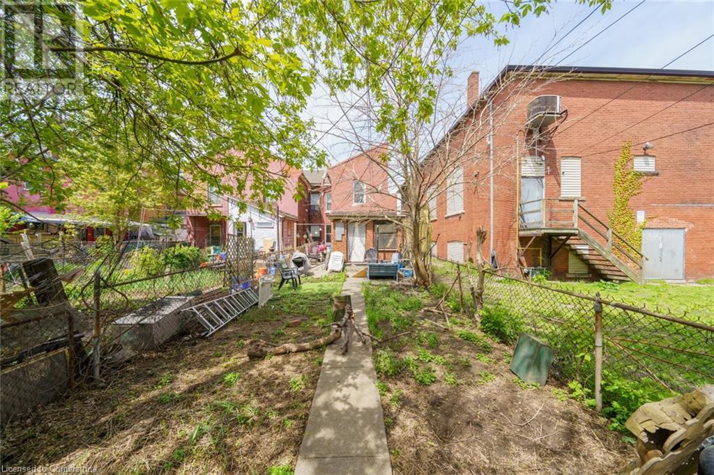 136 Macnab Street N Property Photo 25