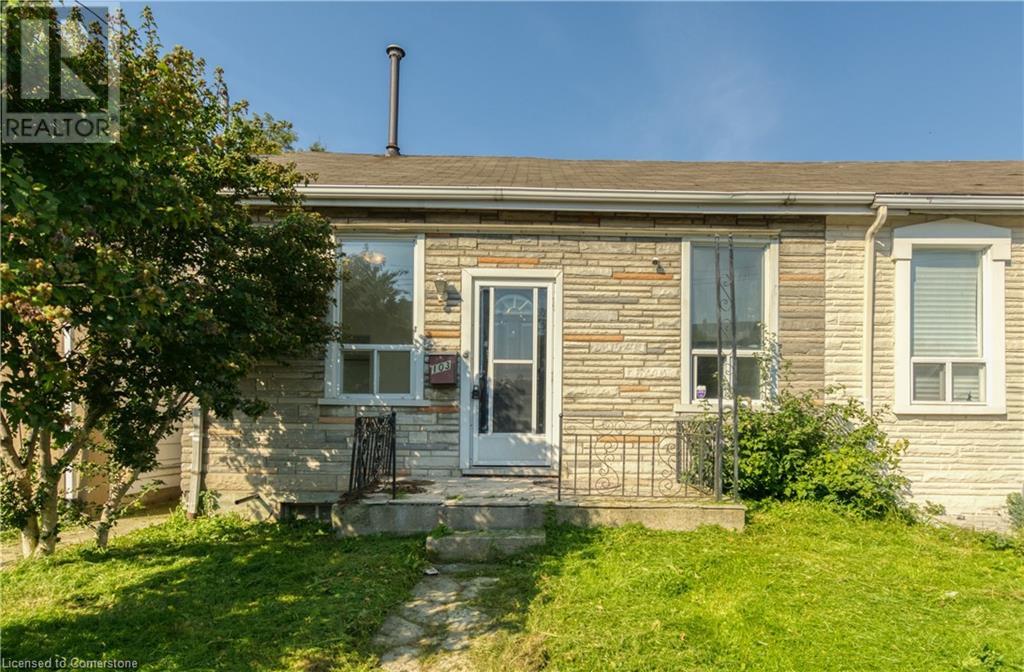 103 Emerald Street N Property Photo