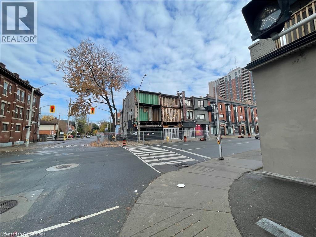 455 KING Street E