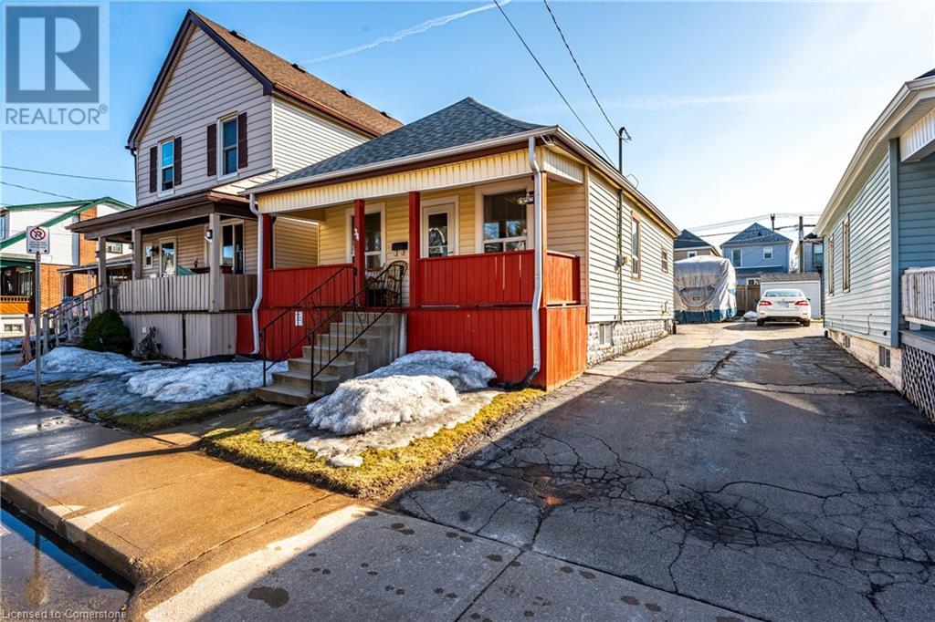 34 Mayflower Avenue Property Photo