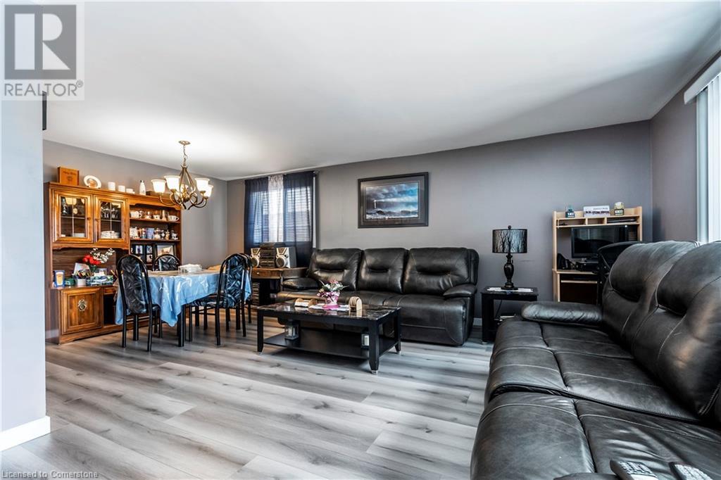 75 Sekura Crescent Property Photo 4
