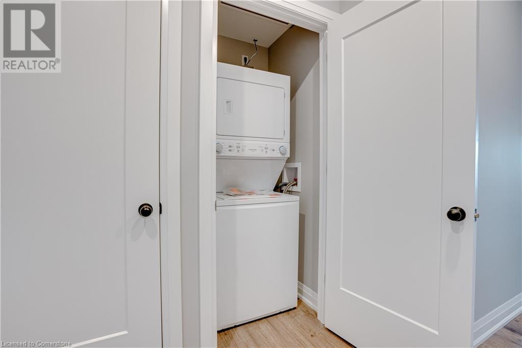 39 Kent Street N Property Photo 9