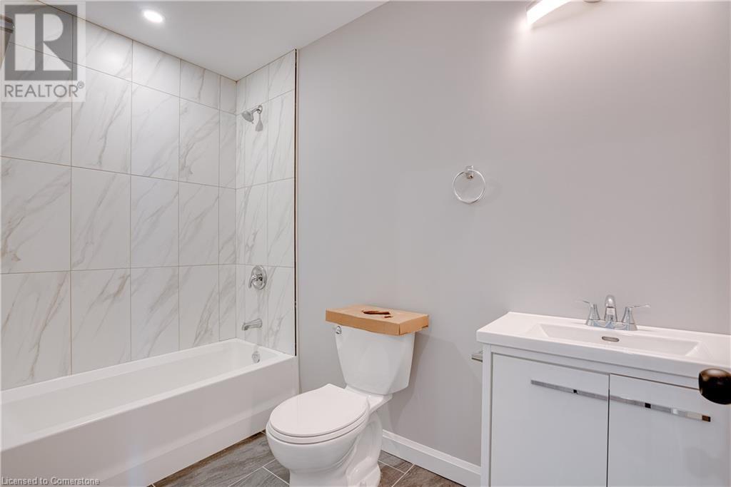 39 Kent Street N Property Photo 10