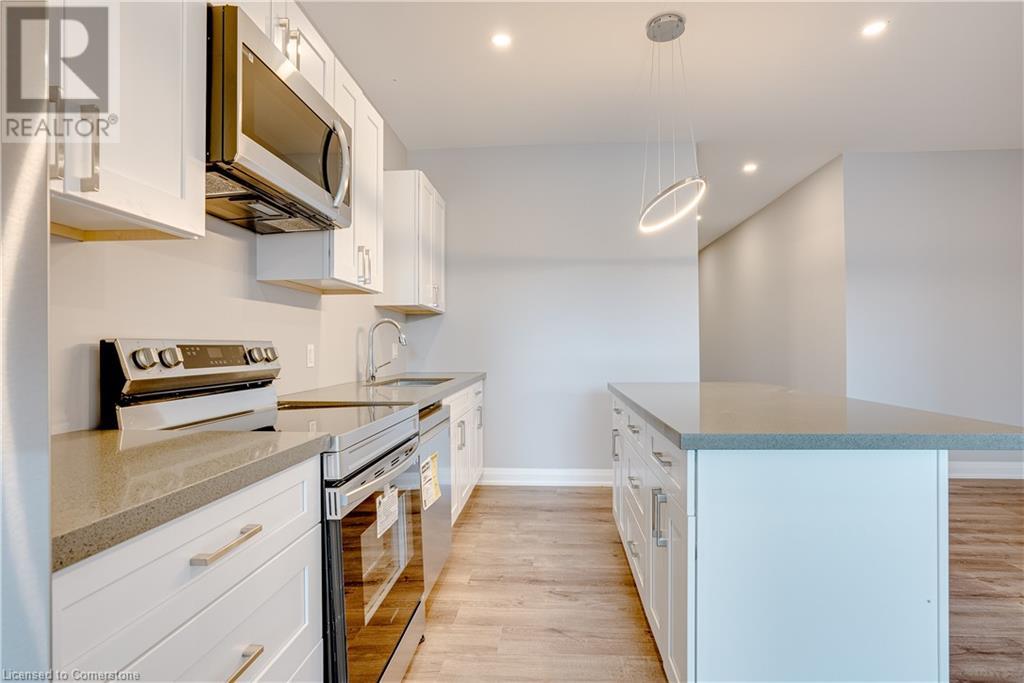 39 Kent Street N Property Photo 11