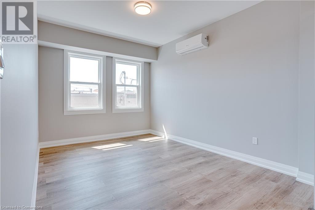 39 Kent Street N Property Photo 12
