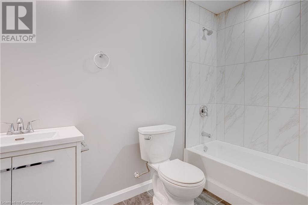 39 Kent Street N Property Photo 14