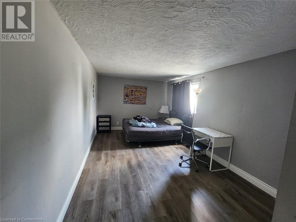 1085 Brydges Street Property Photo 5