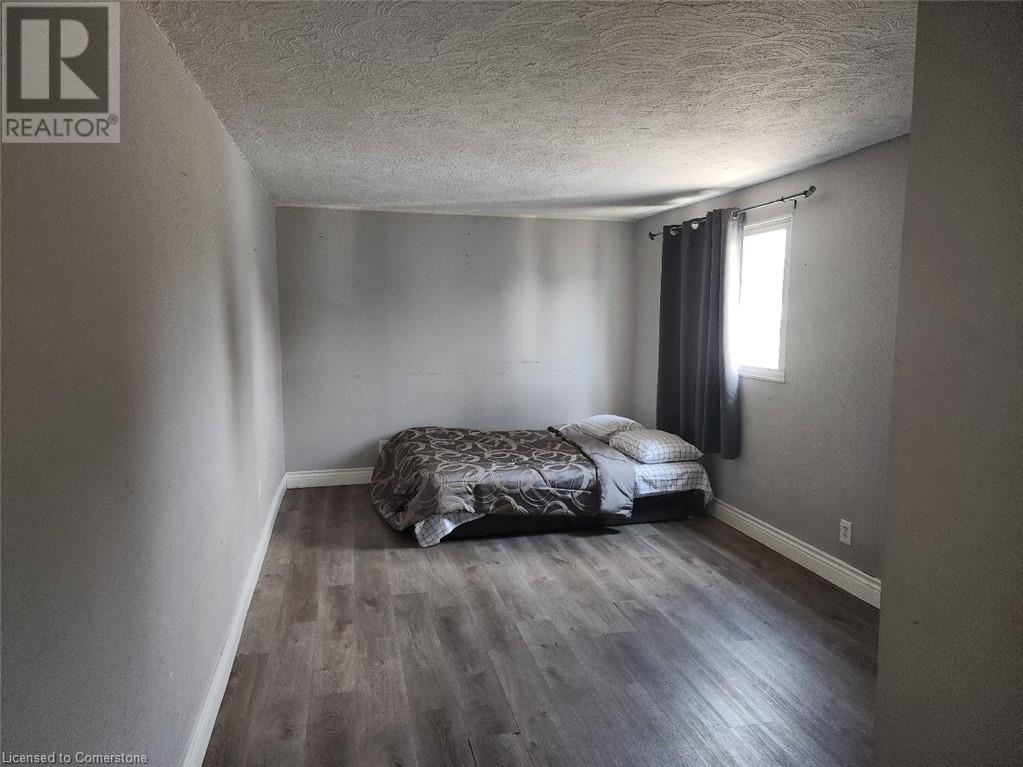 1085 Brydges Street Property Photo 6