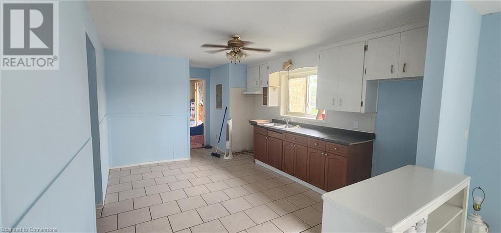 1085 Brydges Street Property Photo 7