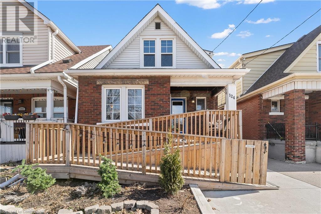124 Cameron Avenue N Property Photo