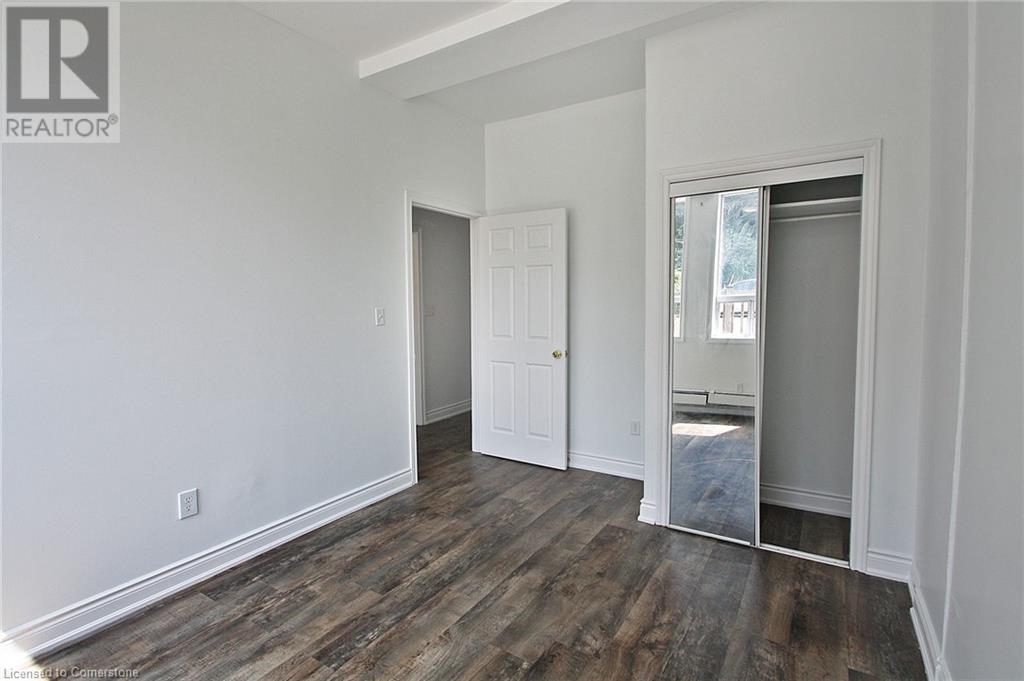 590 Main Street E Property Photo 15