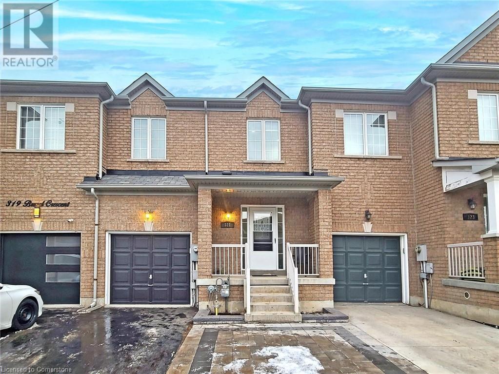 321 Bussel Crescent Property Photo