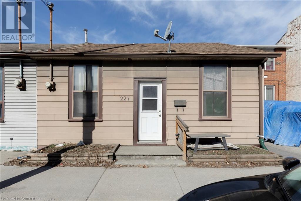 227 Wellington Street N Property Photo