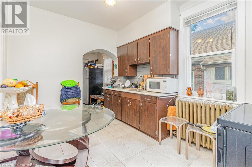 74 Kenilworth Avenue S Property Photo 3