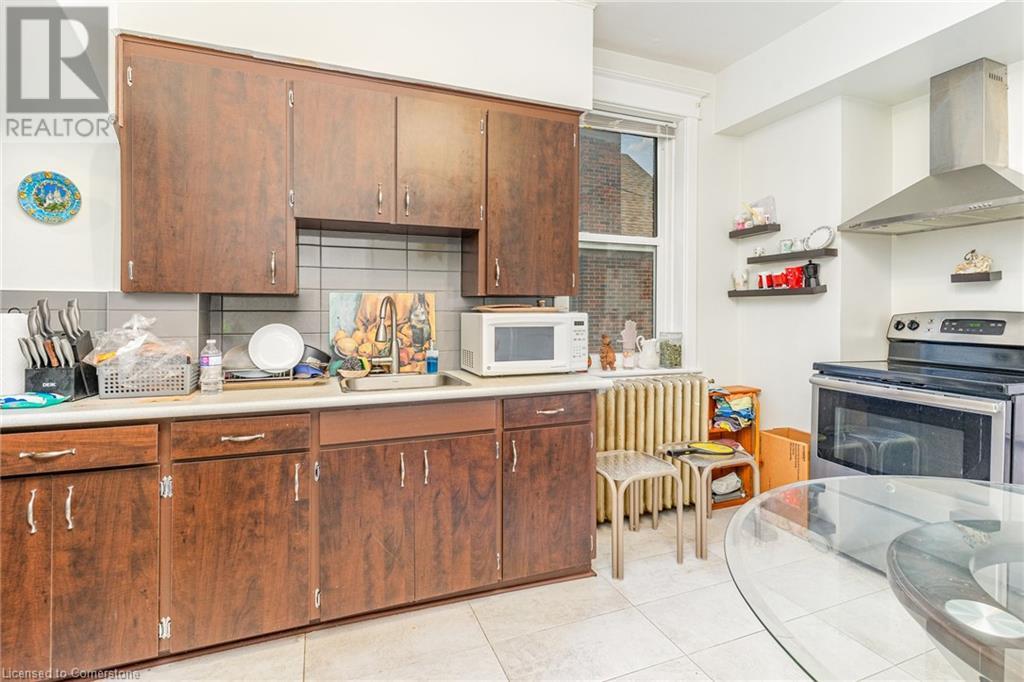74 Kenilworth Avenue S Property Photo 4