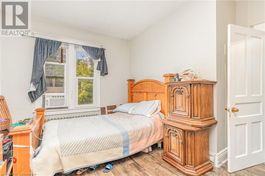 74 Kenilworth Avenue S Property Photo 7