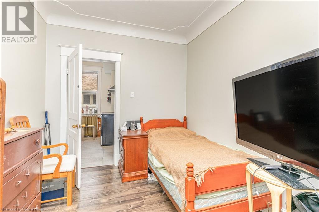 74 Kenilworth Avenue S Property Photo 9
